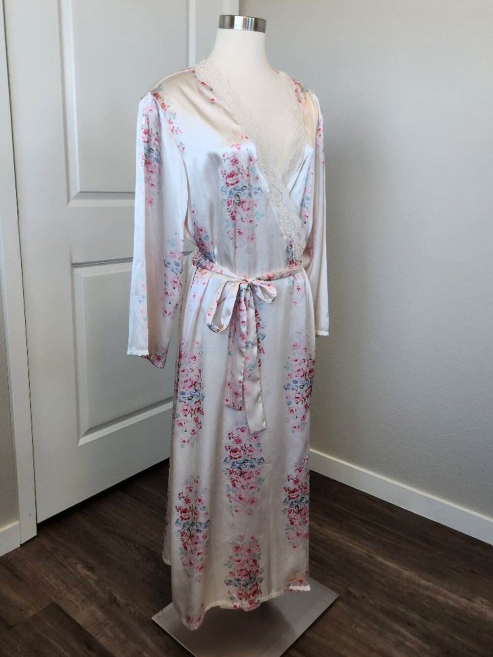 PINK Victoria's Secret Floral Satin Robe 1X Lace Trim Long Wrap Belted